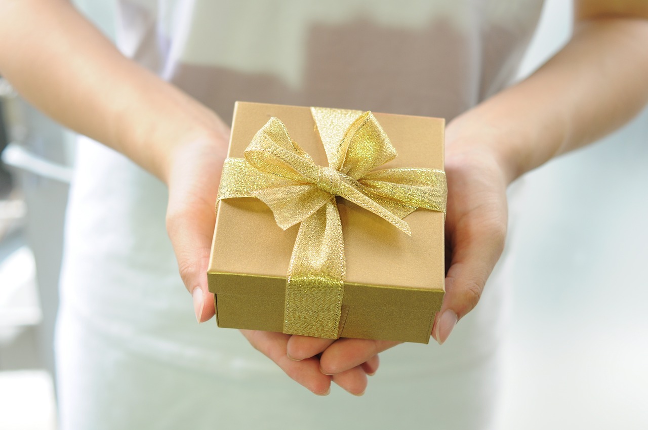 How to Create a DIY Memory Box for Keepsakes